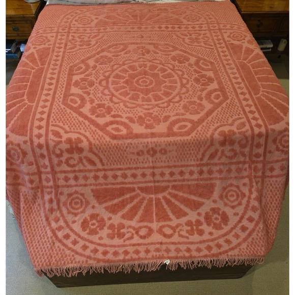 Vtg NEW! 70s 80s Pink Chenille Bedspread Medallion Floral Fringe 92 x 102 Full - Picture 2 of 11